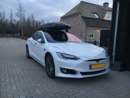 Tesla Model S Kundenbilder MOBY DICK Dachbox – Allrounder