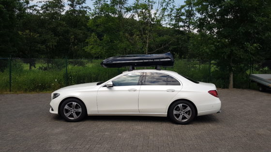 Mercedes E-Klasse Limousine Kundenbilder Beluga XXL Dachbox – Urlaub mit Hund