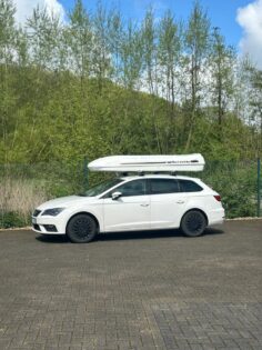  Auf Seat Leon  Kundenbilder Jumbo Premium Dachbox 1400L