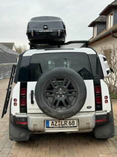  Land Rover Defender  Kundenbilder MALIBU Dachbox mit Surfbretthalter